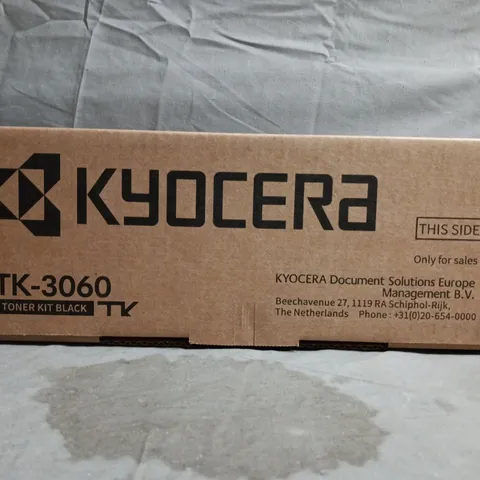 BOX OF APPROXIMATELY 10 ASSORTED ELECTRICAL ITEMS TO INCLUDE KYOCERA TK-3060 TONER KIT, ETC - COLLECTION ONLY