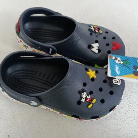 MICKEY AND FRIENDS CROCS SIZE J2