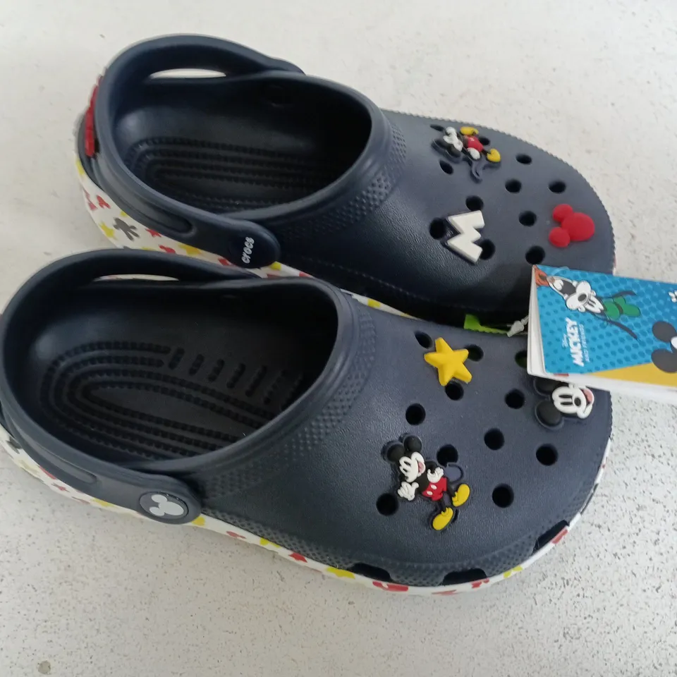 MICKEY AND FRIENDS CROCS SIZE J2