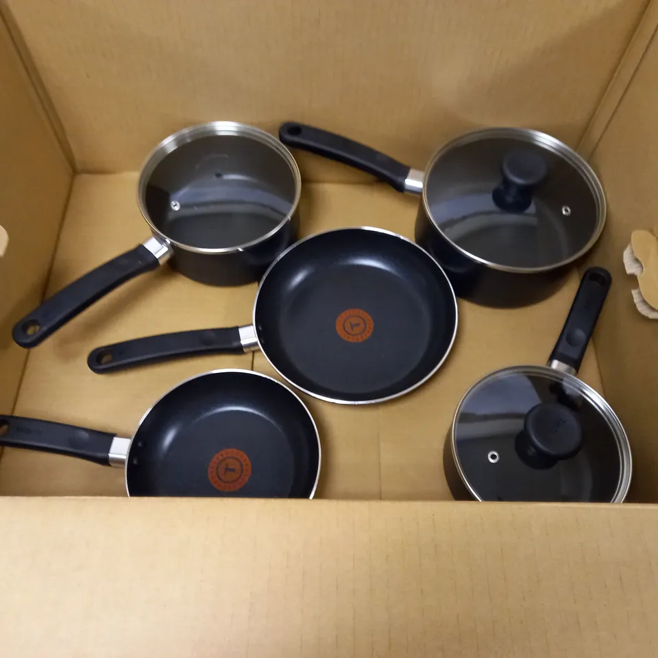 TEFAL ESSENTIAL COOKWARE SET
