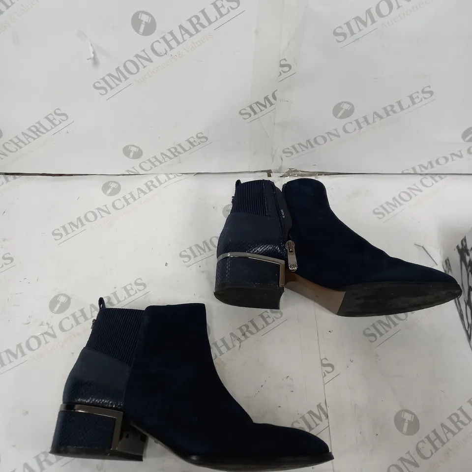 MODA IN PELLE LILITH VNAVY SUEDE ANKLE BOOT SIZE 5 - BOXED