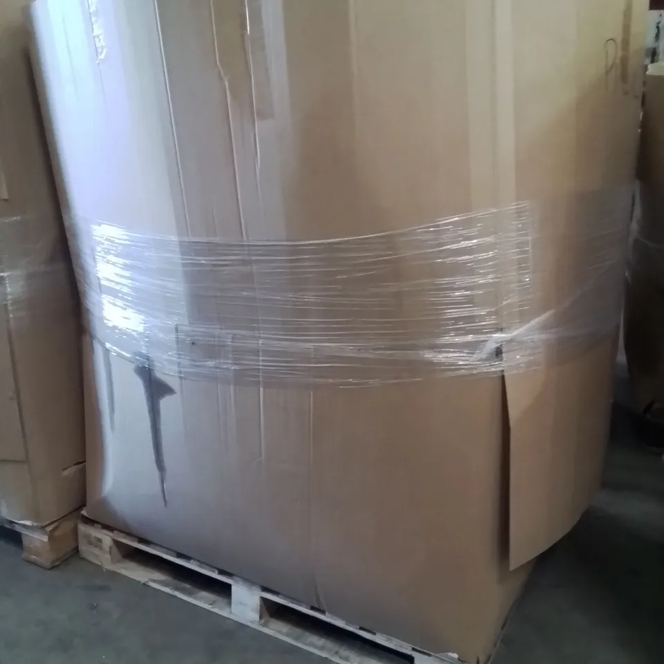 PALLET CONTAINING A LARGE QUANTITY OF PILLOWS 