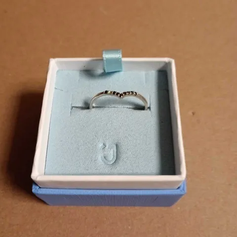 JEWLR RING – SILVER-TONE BAND WITH PAVÉ STONES