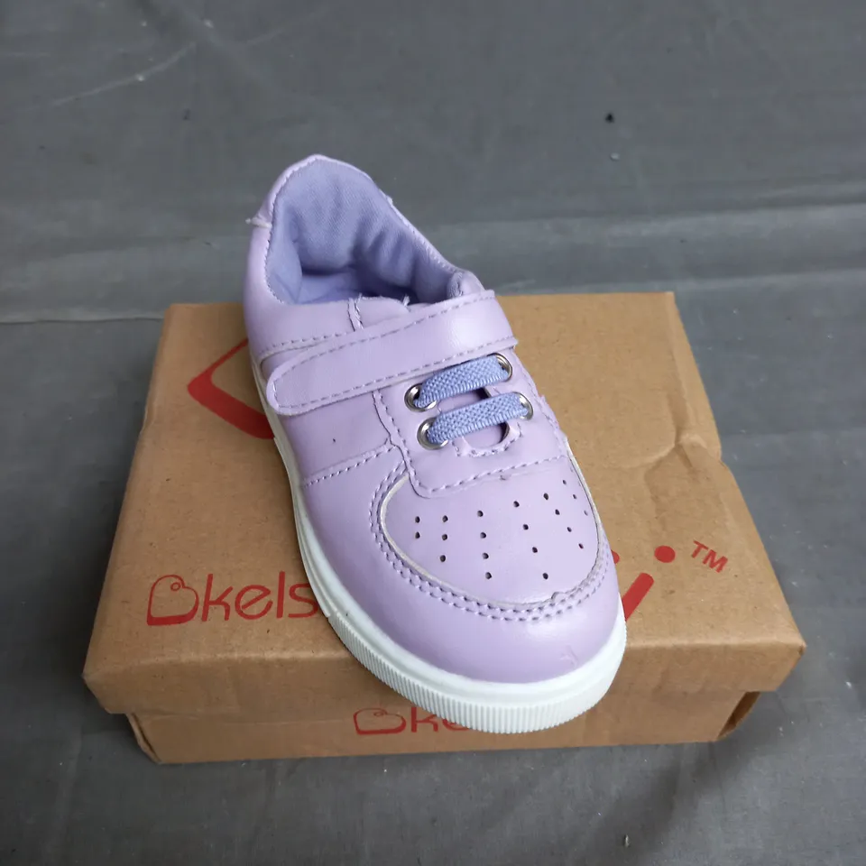BOX OF 10 PAIRS OF KELSI KIDS SHOE IN PURPLE - VARIOUS SIZES