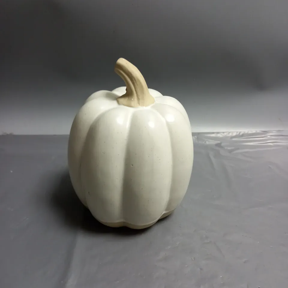BOXED LOT OF APPROXIMATELY 24 GEORGE CERAMIC PUMPKIN SEASONAL DECORATIONS