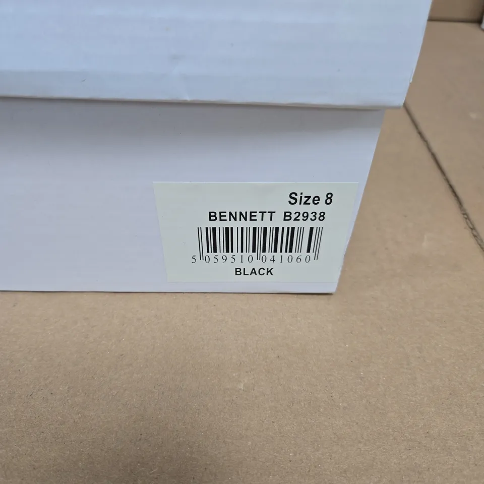 BUSINESS CLASS - BENNETT BLACK LEATHER LACE-UP BOOTS – UK 8