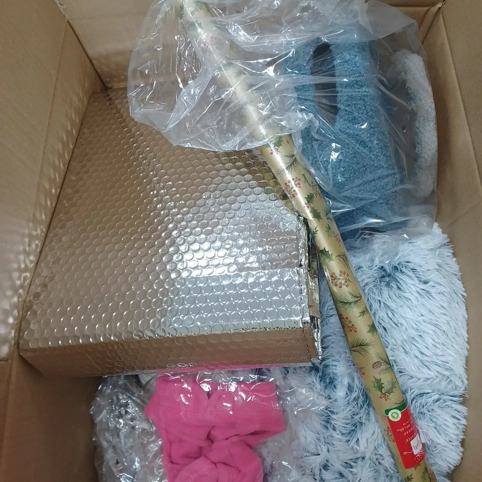 BOX OF APPROXIMATELY 8 ASSORTED ITEMS TO INCLUDE - CARMEN MIRROR - KNEELING PAD - WRAPPING PAPER ETC