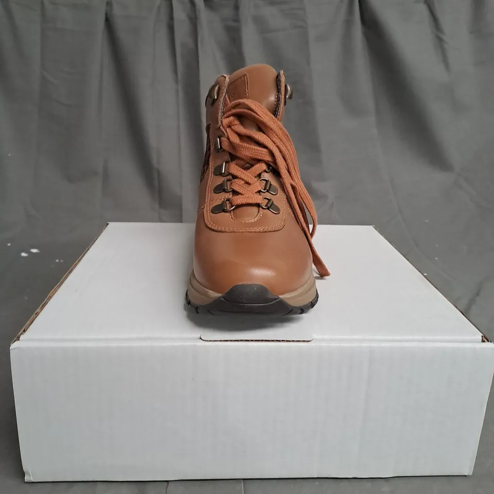 BOXED PAIR OF ADESSO BOOTS IN BROWN & ANIMAL PRINT COLOUR SIZE 3