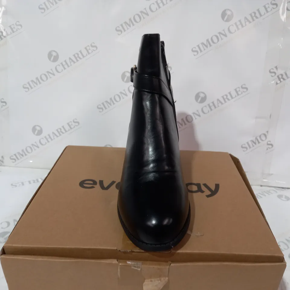 BLACK ANKLE HEEL BOOTS SIZE 6