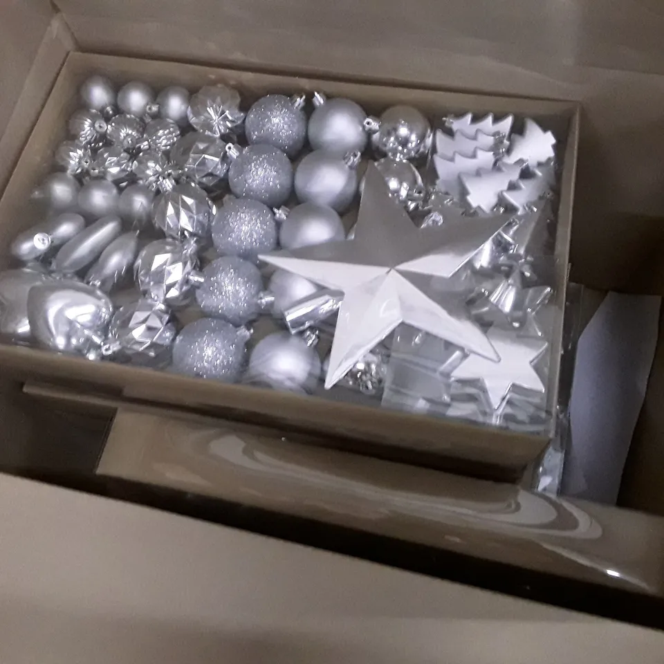 BOX CONTAINING APPROXIMATELY 7 BRAND NEW 60 SILVER BAUBLE PACKS