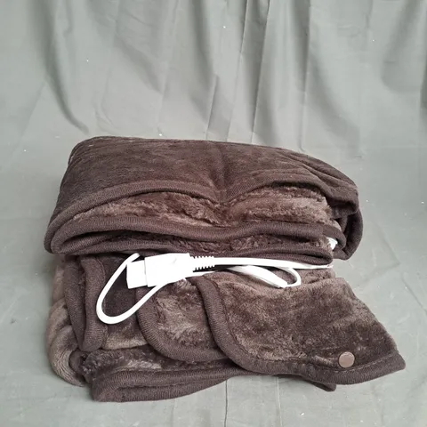 BOXED COZEE HOME FAUX FUR HEATED THROW IN CHOCOLATE