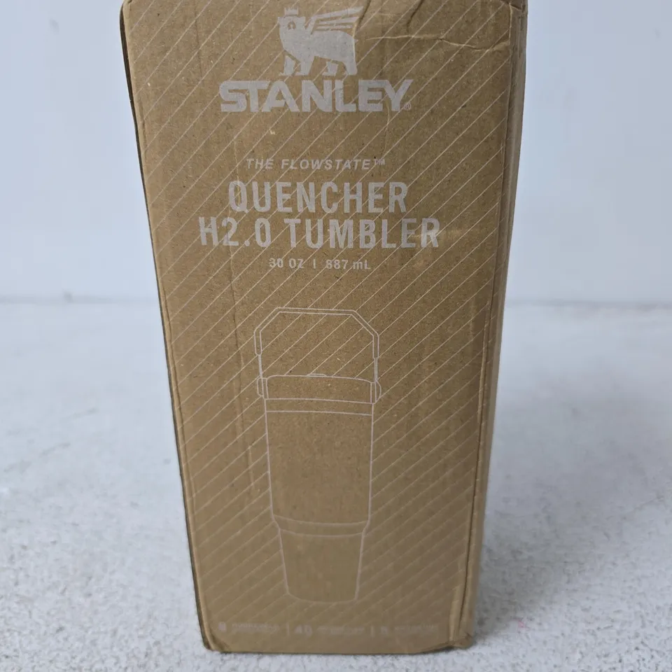 STANLEY QUENCHER H2.0 TUMBLER 30 OZ / 887 ML WITH CARRY HANDLE – NAVY BODY, ORANGE LID