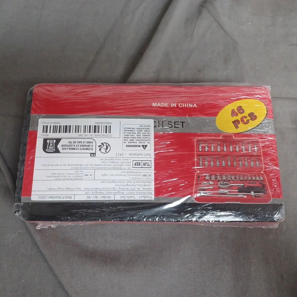 46-PIECE SOCKET WRENCH SET, 1/4" DRIVE