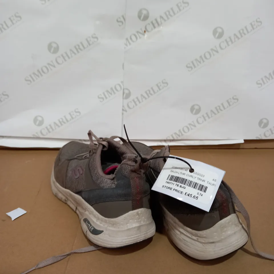 SKECHERS MEN'S ARCH FIT LEATHER OVERLAY TRAINER SIZE 8