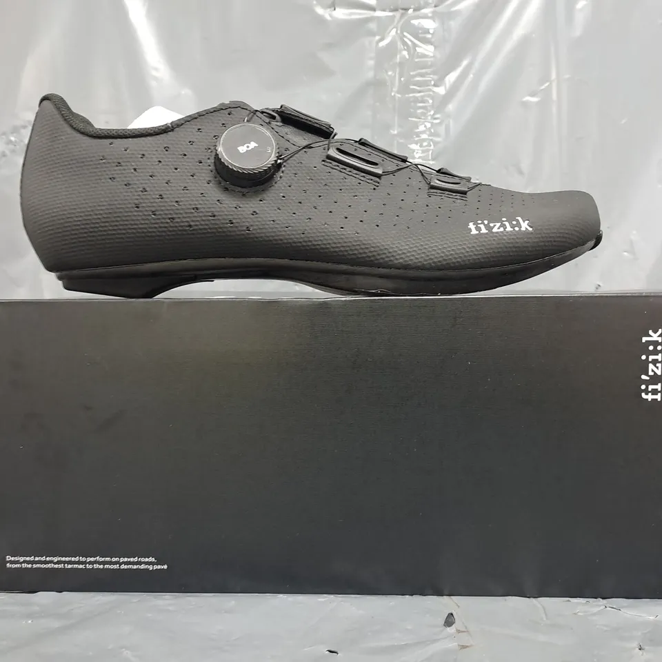 BOXED PAIR OF FI'ZI:K TEMPO SHOES IN BLACK SIZE UK 8.5