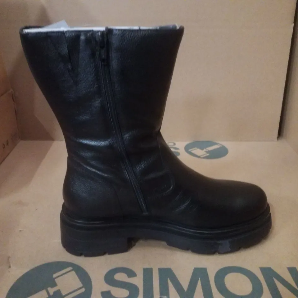 BOX CONTAINING APPROXIMATELY 5 PAIRS OF BRAND NEW SIMPLY BE BLACK BREENER WIDE LEATHER BOOTS - SIZE 4