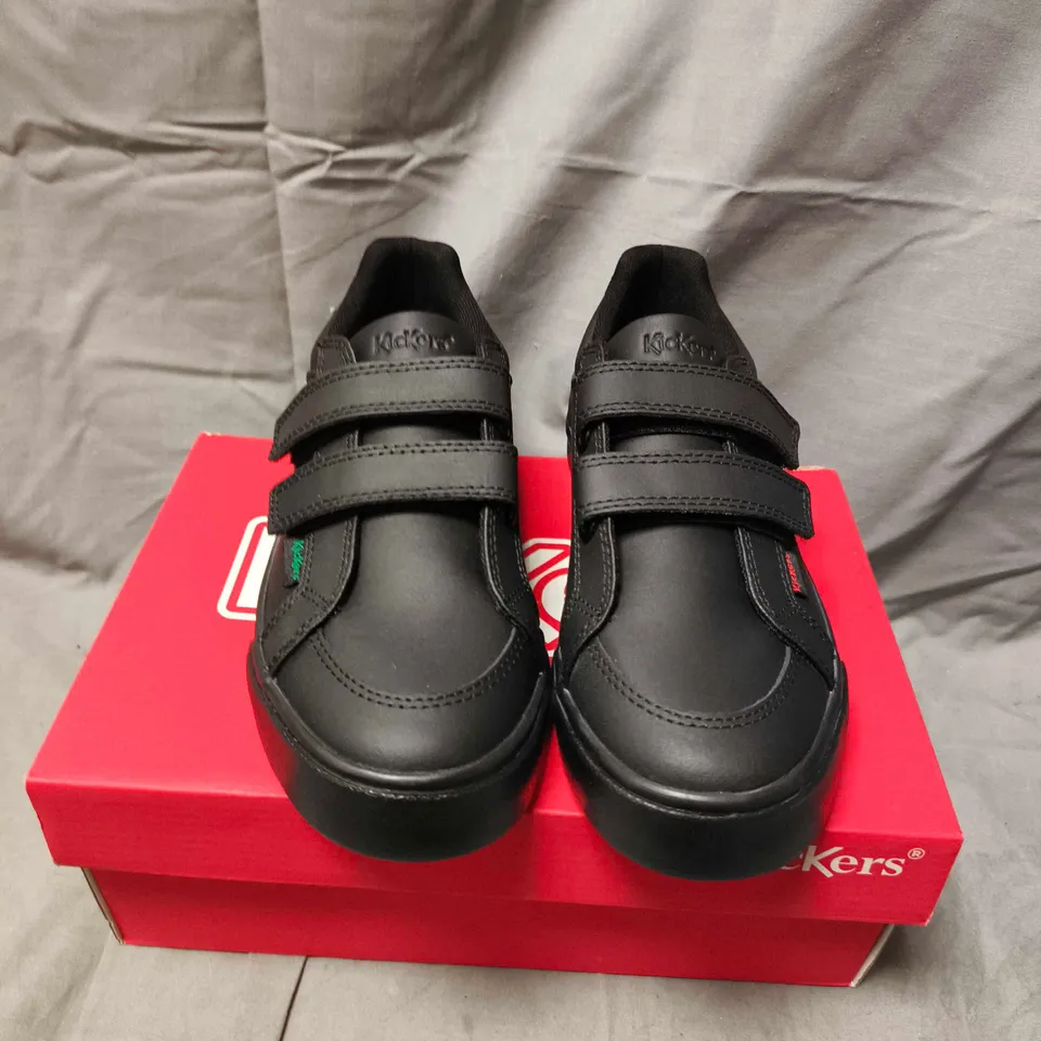 BOXED PAIR OF KICKERS BLACK VELCRO KIDS' SHOES 34