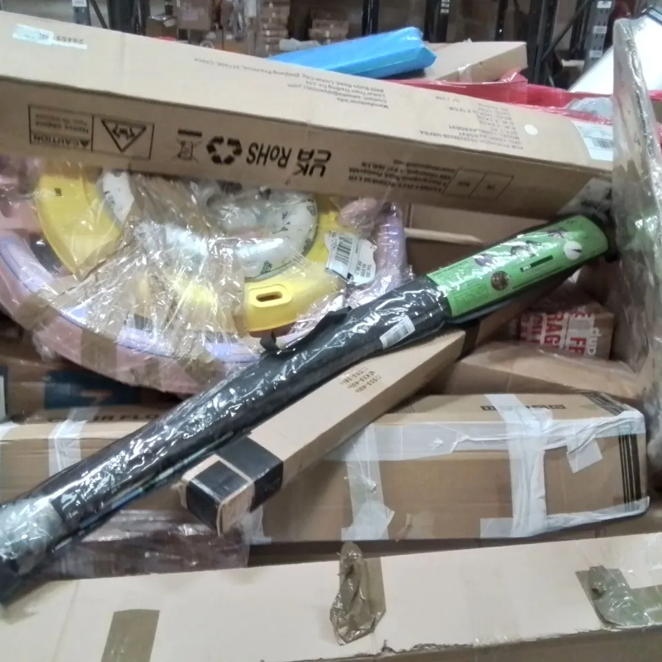 PALLET CONTAINING VARIOUS ASSORTED BOXED HOUSEHOLD ITEMS TO INCLUDE: BABY WALKER, BIRD SCARING KIT,  ROLLER BLINDS, CHAIR FLOOR MAT AND LOTS MORE UNMARKED BOXED ITEMS 
