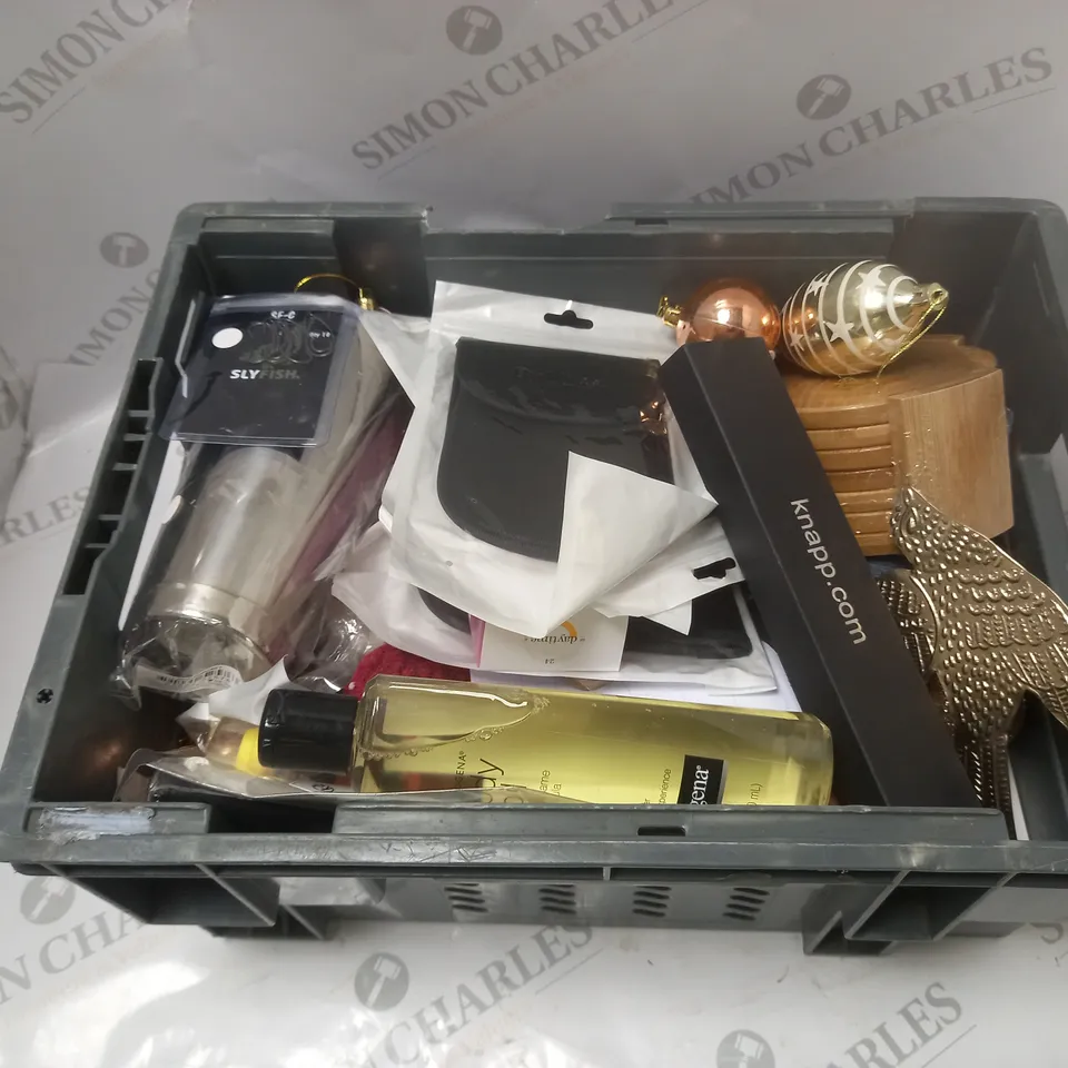 BOX OF APPROXIMATELY 30 BEAUTY, HOUSEHOLD AND DECORATIVE PRODUCTS