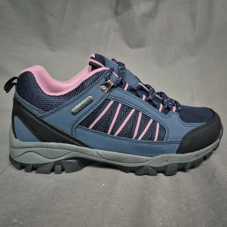 BOXED PAIR OF MOUNTAIN WAREHOUSE WALKING SHOES - UK SIZE 6