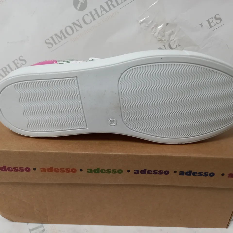BOXED PAIR OF ADESSO FAYE ZIP TRAINERS IN WHITE/PINK - SIZE 6