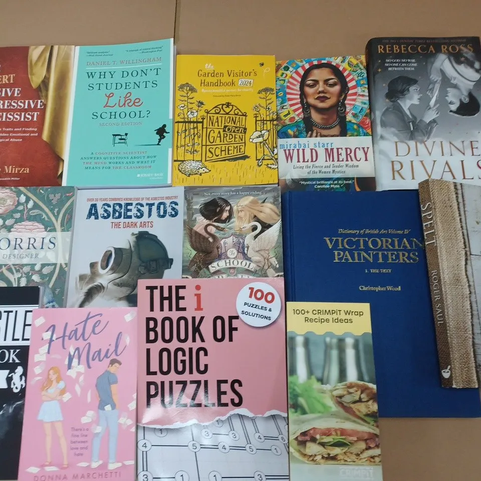 LARGE QUANTITY OF ASSORTED BOOKS TO INCLUDE SAVE JAMIE COOKBOOK, OCEAN ANATOMY AND DATA STRUCTURES IN PYTHON