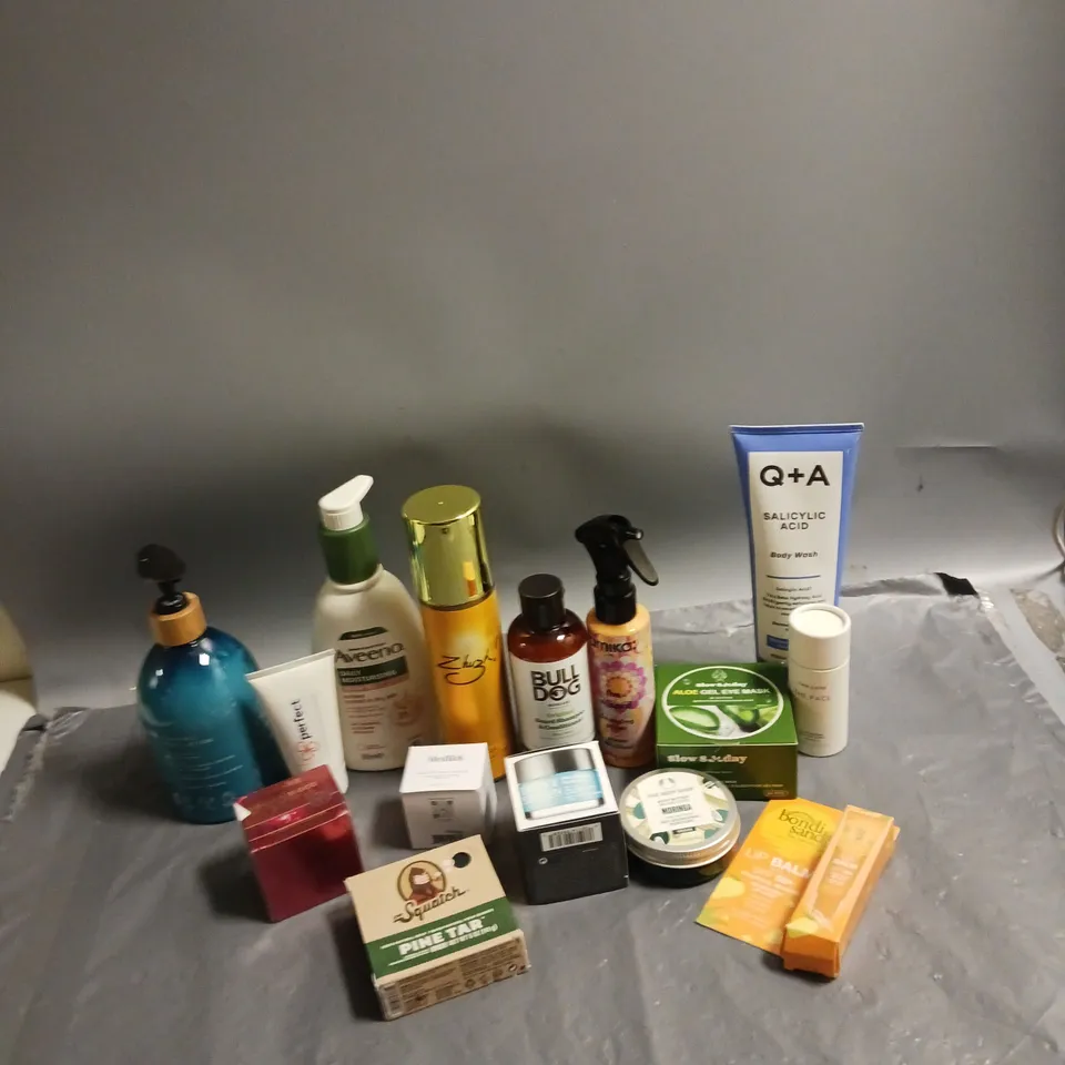 BOX OF APPROXIMATELY 15 ASSORTED COSMETIC ITEMS TO INCLUDE- AMIKA PRIMER- AVEENO MOISTRISER- MEDIK8 NIGHT CREAM ETC.