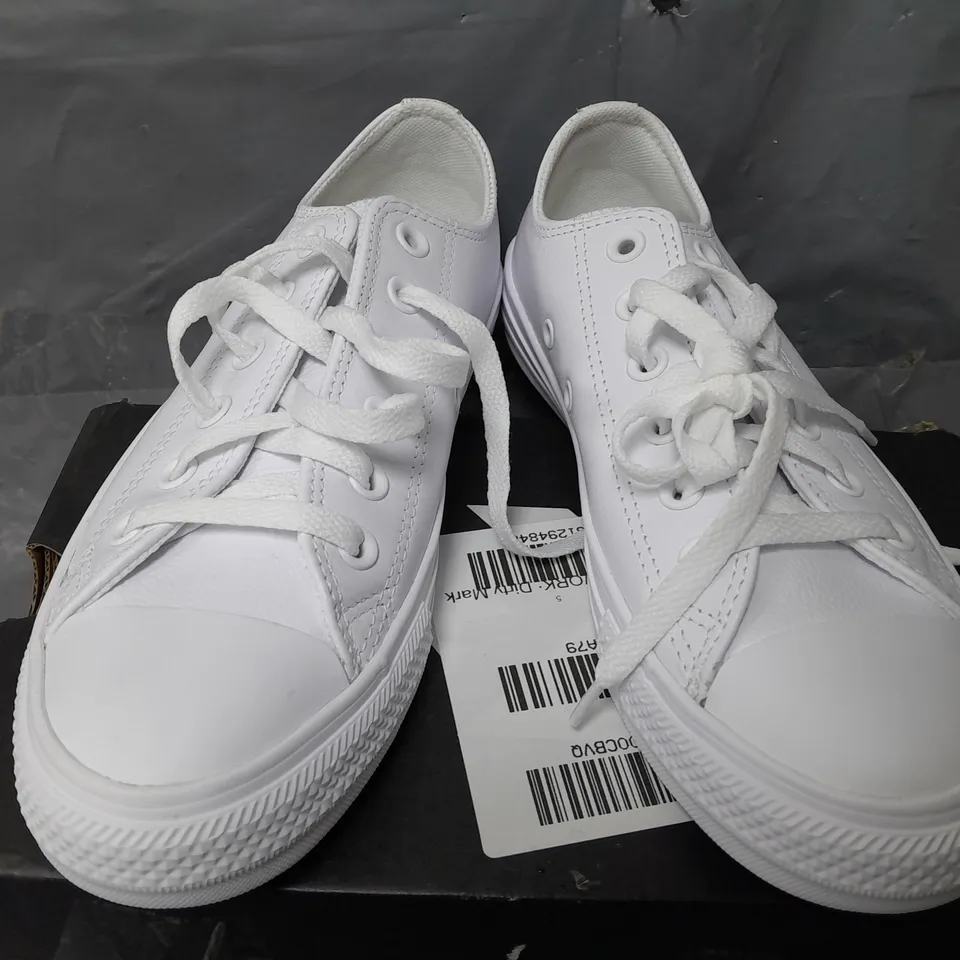 BOXED CONVERSE LEATHER OX TRAINERS IN WHITE - UK 5