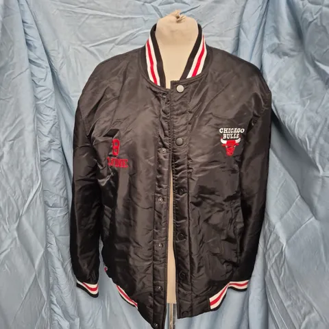 CHICAGO BULLS SATIN BOMBER JACKET β BLACK, SIZE M