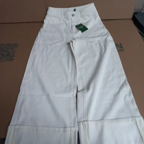 MEN'S WHITE TROUSERS WITH TAG