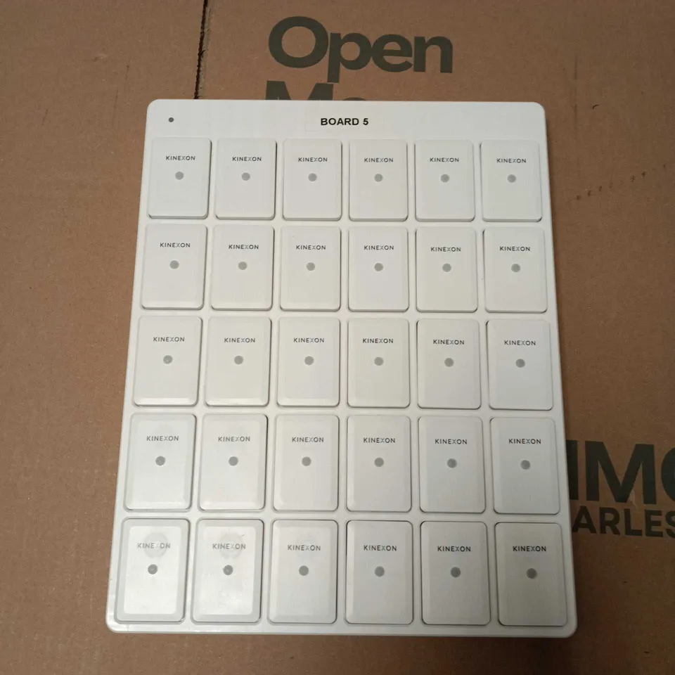 KINEXON KNX-C2.2-1.1-4F TRACKER TILES