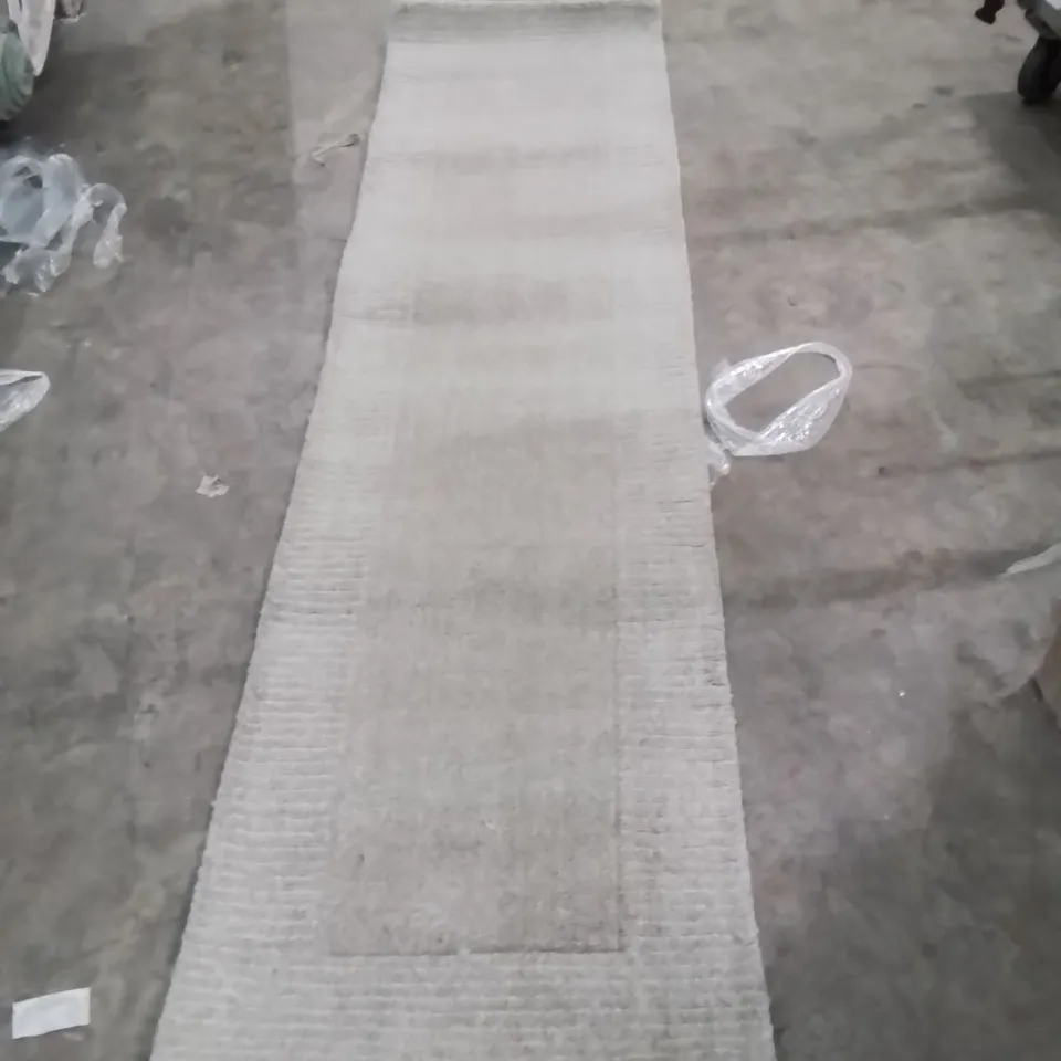 QUALITY DESIGNER AREA RUG - APPROXIMATELY 230X60CM