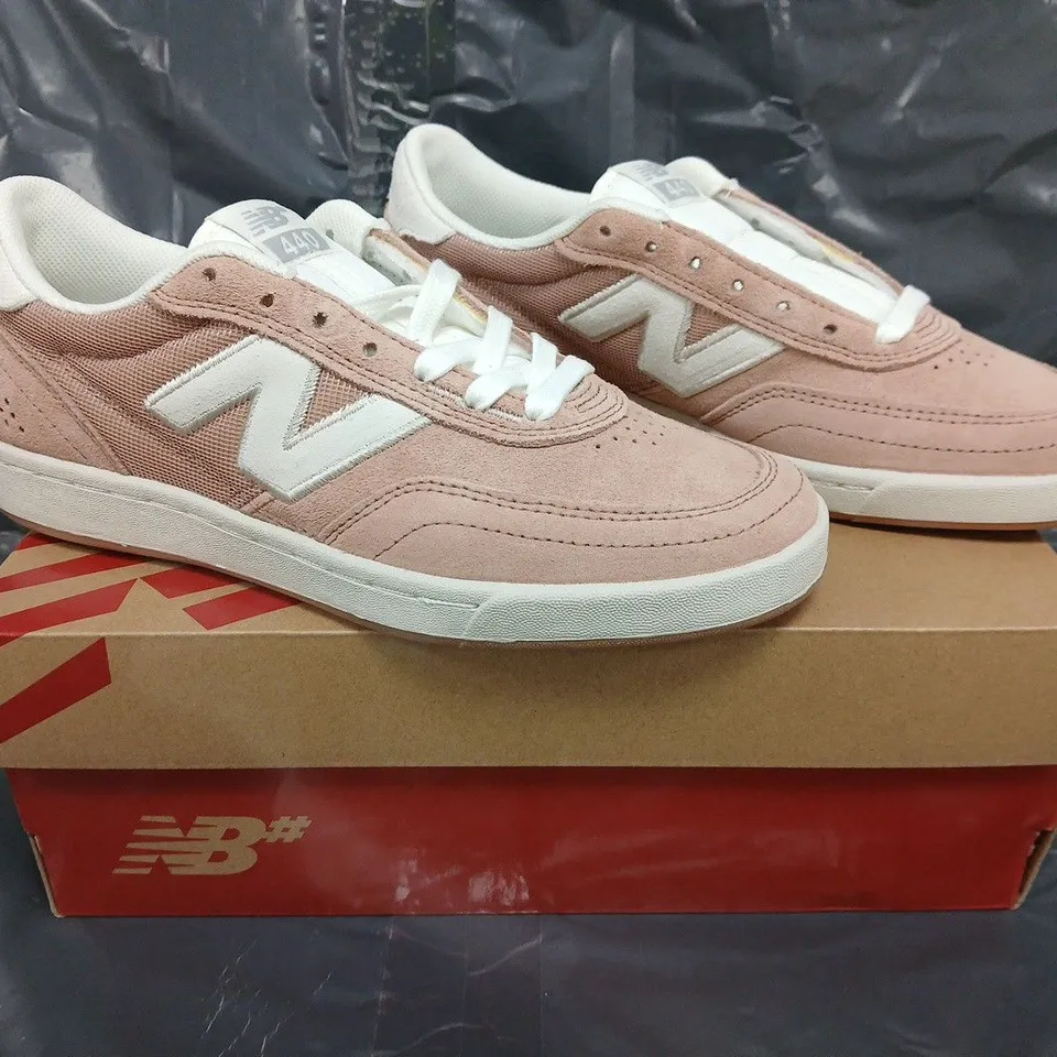BOXED PAIR OF NEW BALANCE 440 TRAINERS IN PINK SIZE UK 7