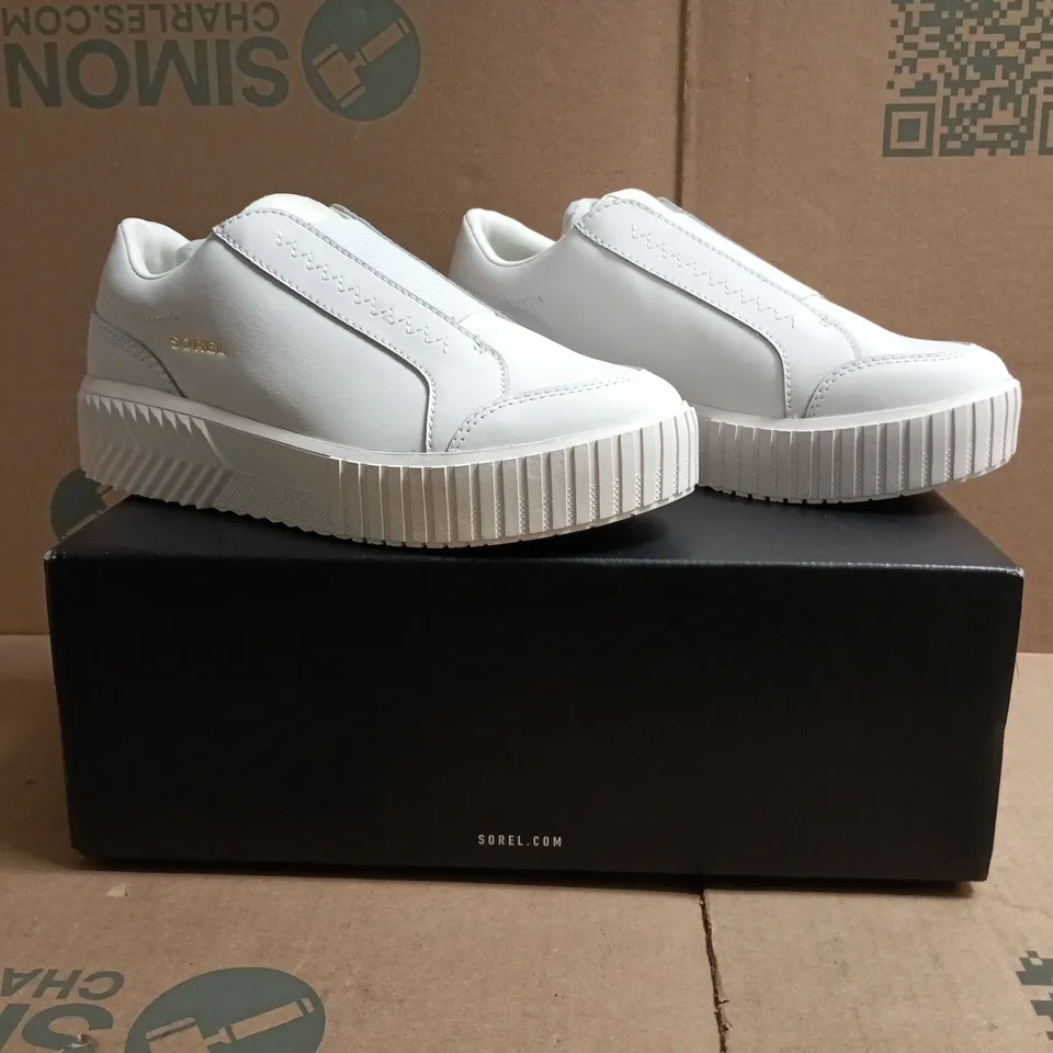 BOXED PAIR OF SOREL ONA AVE SLIP-ON TRAINERS IN WHITE SIZE UK 7
