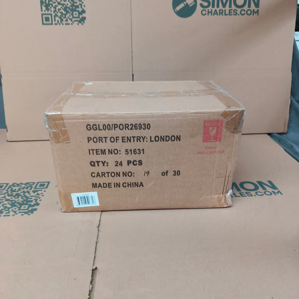 GISELA GRAHAM LONDON - BOX OF 24 – FESTIVE CHRISTMAS TREE & STAR PATTERN TEALIGHT HOLDERS 