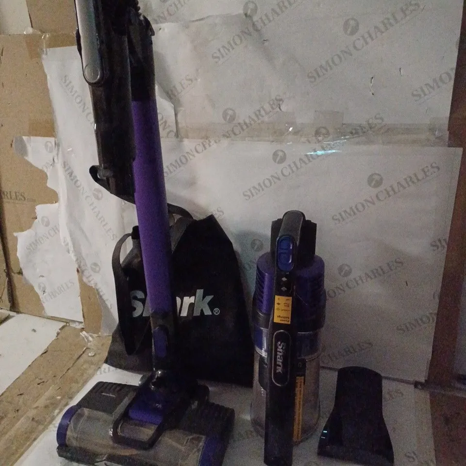 SHARK ANTI HAIR WRAP CORDLESS PET VACUUM CLEANER IZ202UKT