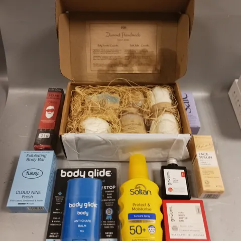 APPROXIMATELY 20 ASSORTED HEALTH & BEAUTY PRODUCTS TO INCLUDE GRUUM BUTTER BAR, ANTI CHAFE BALM, FUSSY EXFOLIATING BODY BAR ETC