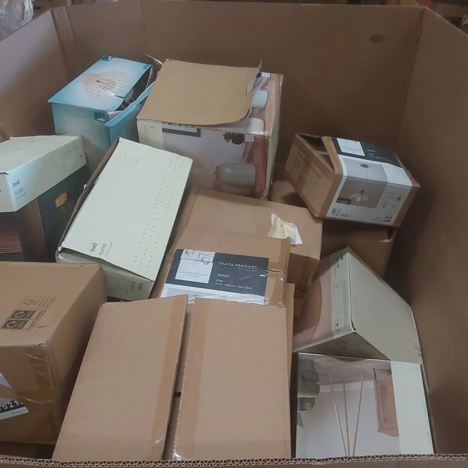 PALLET CONTAINING A VERY LARGE QUANTITY OF ASSORTED DESIGNER LIGHTING PRODUCTS INCLUDING: PETAL PENDANT, FLOYD FLOOR LAMP, GRACIE FLOOR LAMP, PRESTON CEILING LIGHT ECT