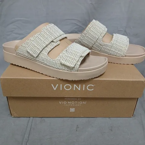 BOXED PAIR OF VIONIC RYDER SANDALS IN CREAM/GOLD SIZE 7