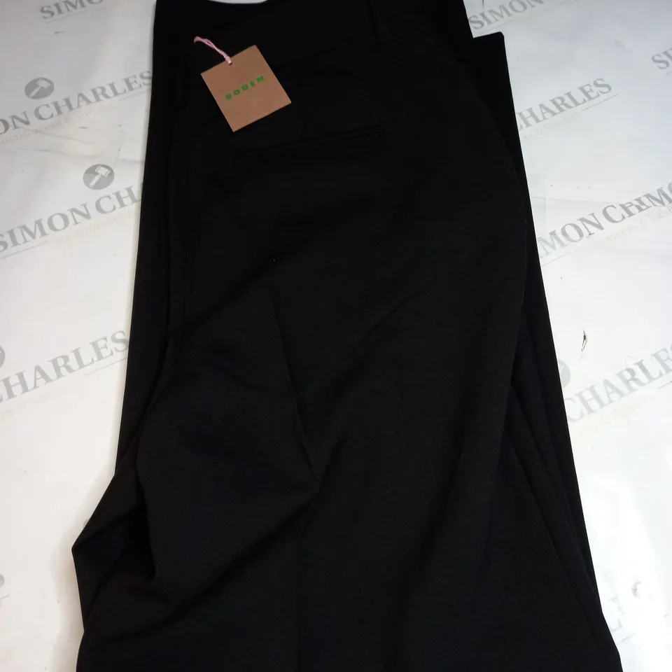 BODEN CASUAL TROUSERS SIZE 12R