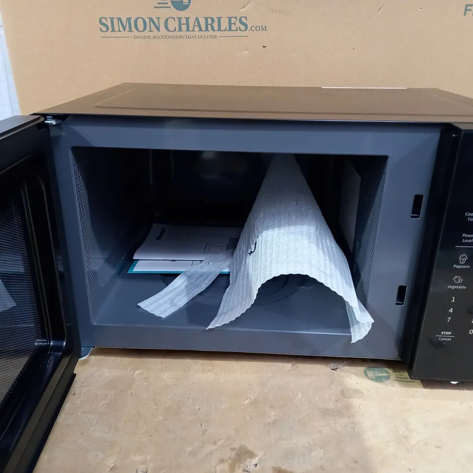 23 LITRE MICROWAVE BLACK - HISENSE