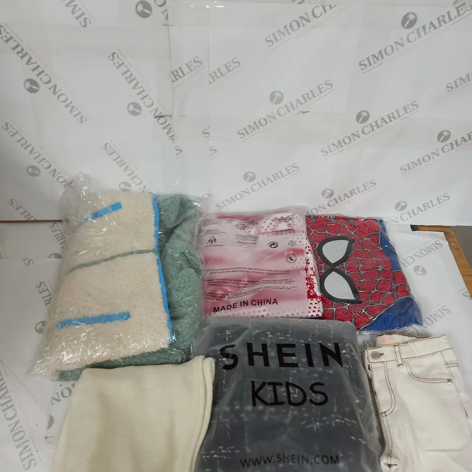 BOX OF ASSORTED CHILDRENS CLOTHING VARYING IN SIZE/COLOUR/STYLE TO INCLUDE:  TOPS, DRESSES, JUMPERS