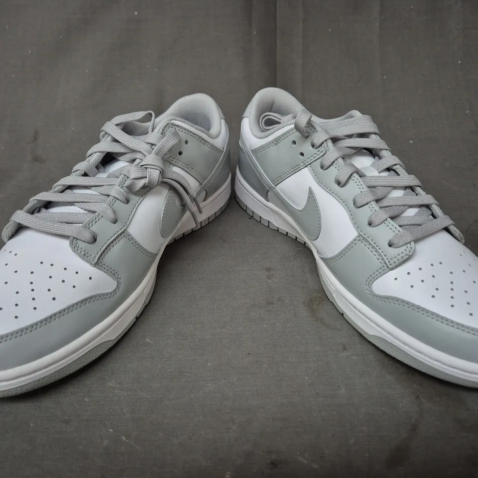 BOXED PAIR OF NIKE DUNK LOW RETRO SHOES IN GREY/WHITE UK SIZE 9