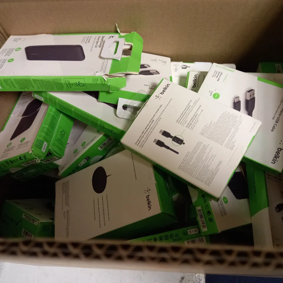 BOX OF APPROX 15 ASSORTED BELKIN ITEMS TO INCLUDE - USB-C TO USB-C CABLE - USB-C CAR CHARGER - 5000MAH POWER BANK ETC