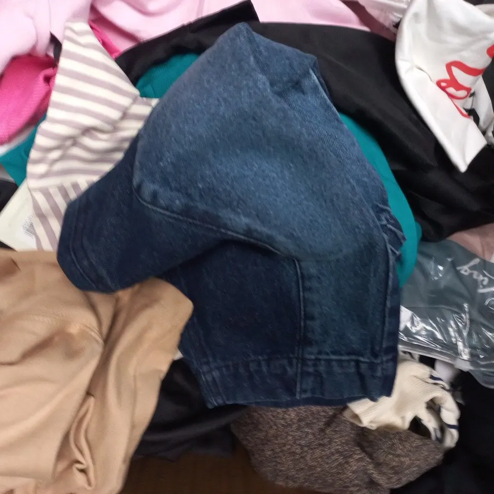 APPROXIMATELY 20 ASSORTED KID'S CLOTHING AND FASHION PRODUCTS IN VARIOUS STYLES AND SIZES - COLLECTION ONLY