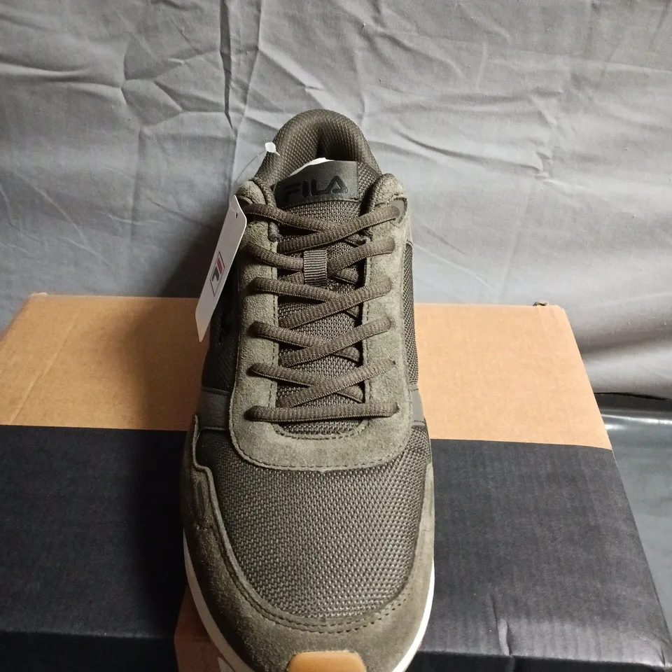 BOXED PAIR OF FILA MEN'S TRAINERS – UK SIZE 11