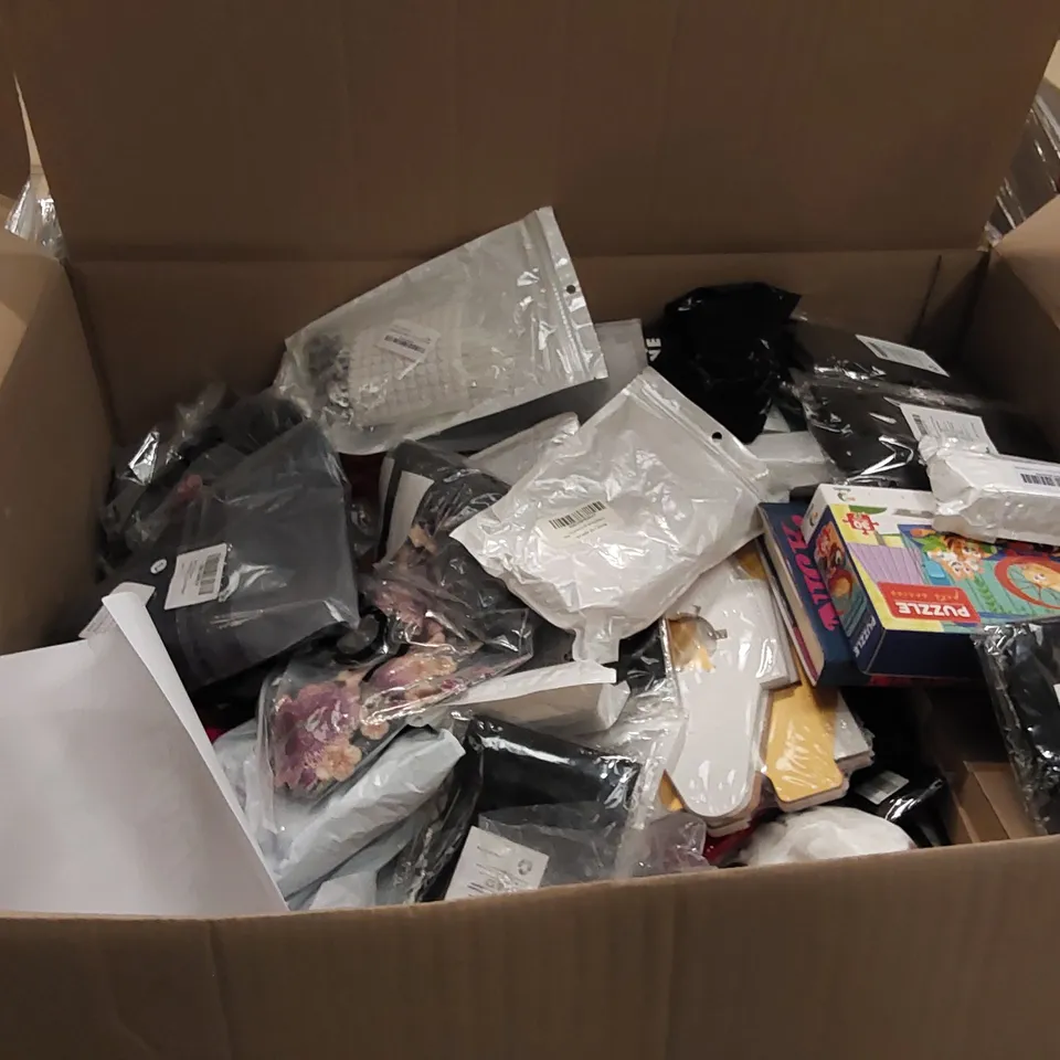 PALLET OF ASSORTED ITEMS INCLUDING: WOMEN'S CLOTHING, PHONE CASE, BOOKS, WOODEN SALAD BOWL, PUZZLE, MARVEL 2023 CALANDER, PAINTING KIT