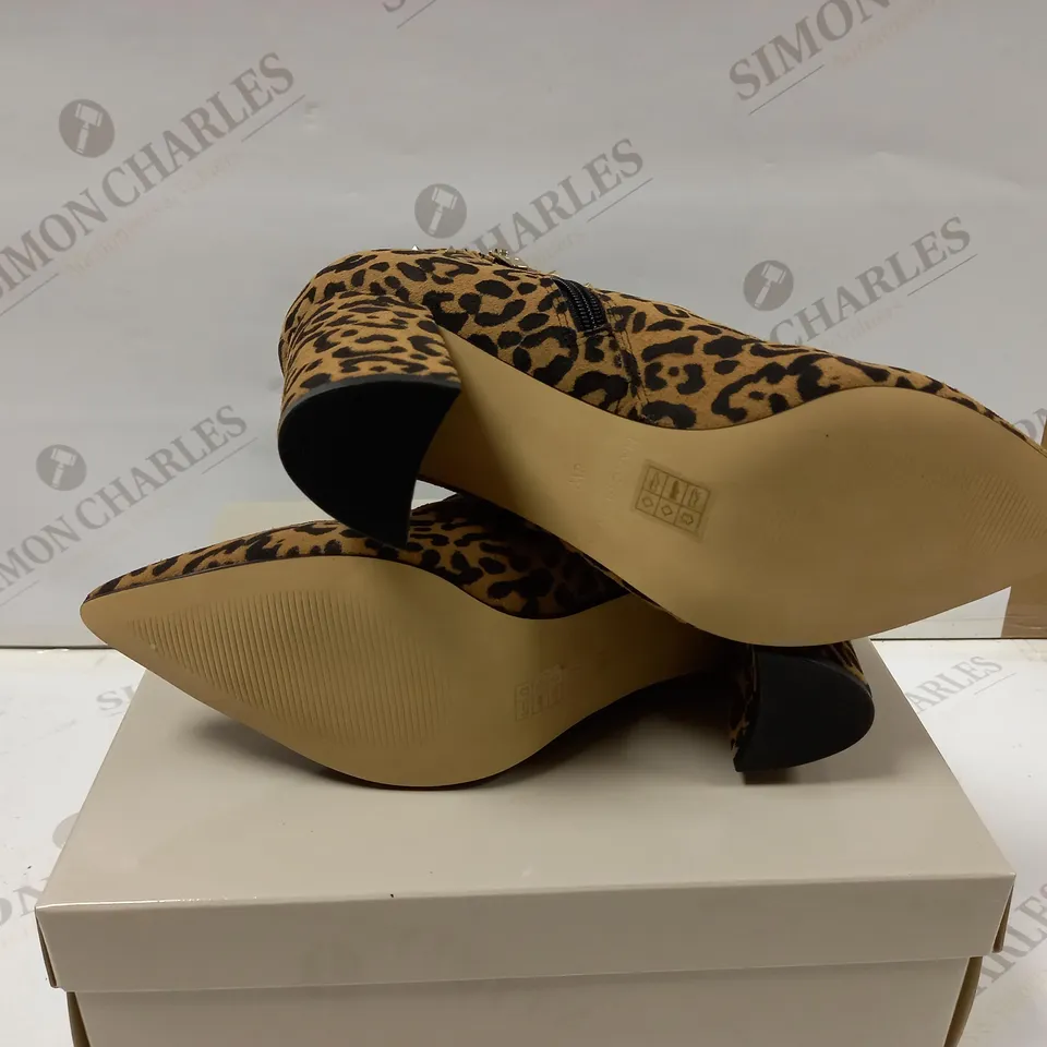 MARC FISHER JAGUAR STYLE ANKLE BOOTS - SIZE 8W	
