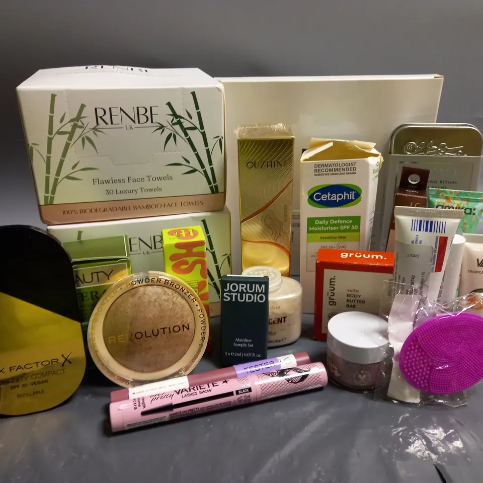 APPROXIMATELY 20 ASSORTED COSMETICS AND BEAUTY ITEMS TO INCLUDE ELF LIQUID METALLIC EYESHADOW IN SHADE GALAXY (3ML), MAX FACTOR FACEFINITY COMPACT SHADE NATURAL ROSE 003 (10G), WILD DEODORANT REFILL I