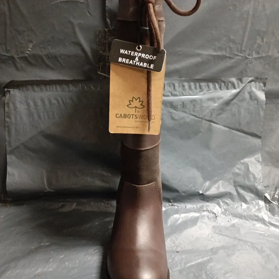 BOXED PAIR OF CABOTSWOOD AMBERLEY 2 COUNTRY BOOTS IN OAK/CHOCOLATE SIZE EU 38
